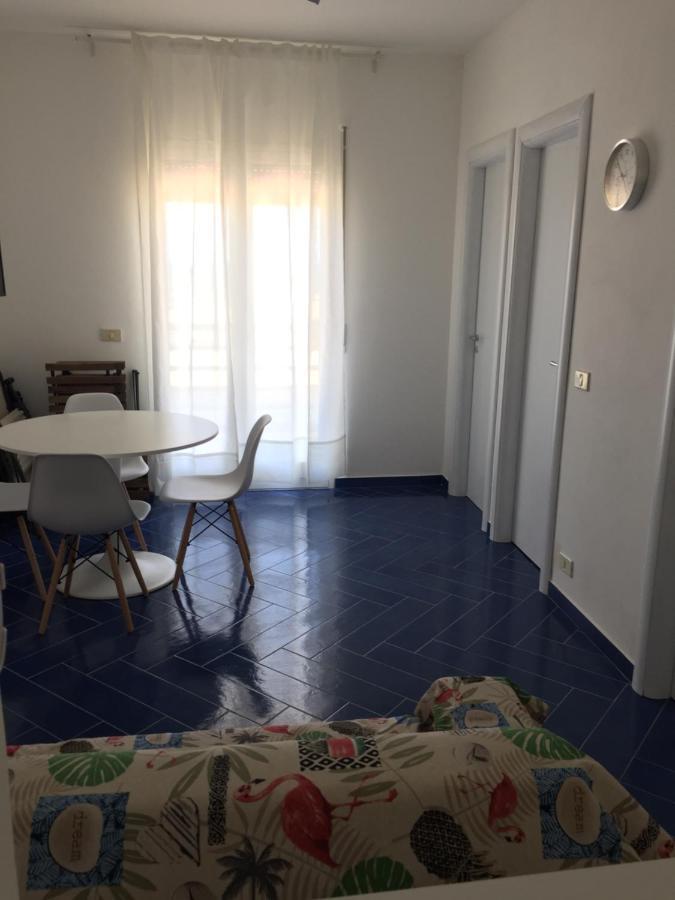 Casa Vacanze Playa 54 卡斯泰拉马莱 外观 照片