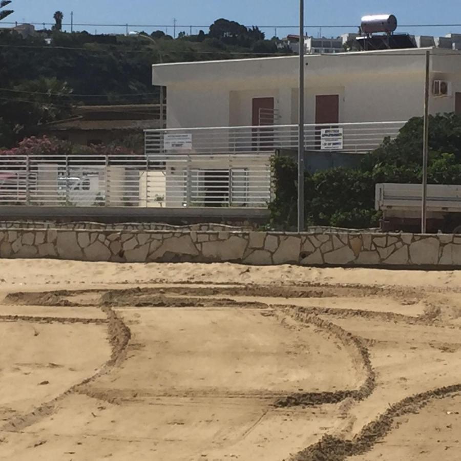 Casa Vacanze Playa 54 卡斯泰拉马莱 外观 照片