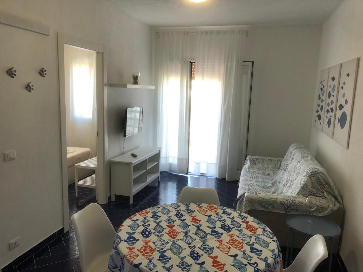 Casa Vacanze Playa 54 卡斯泰拉马莱 外观 照片