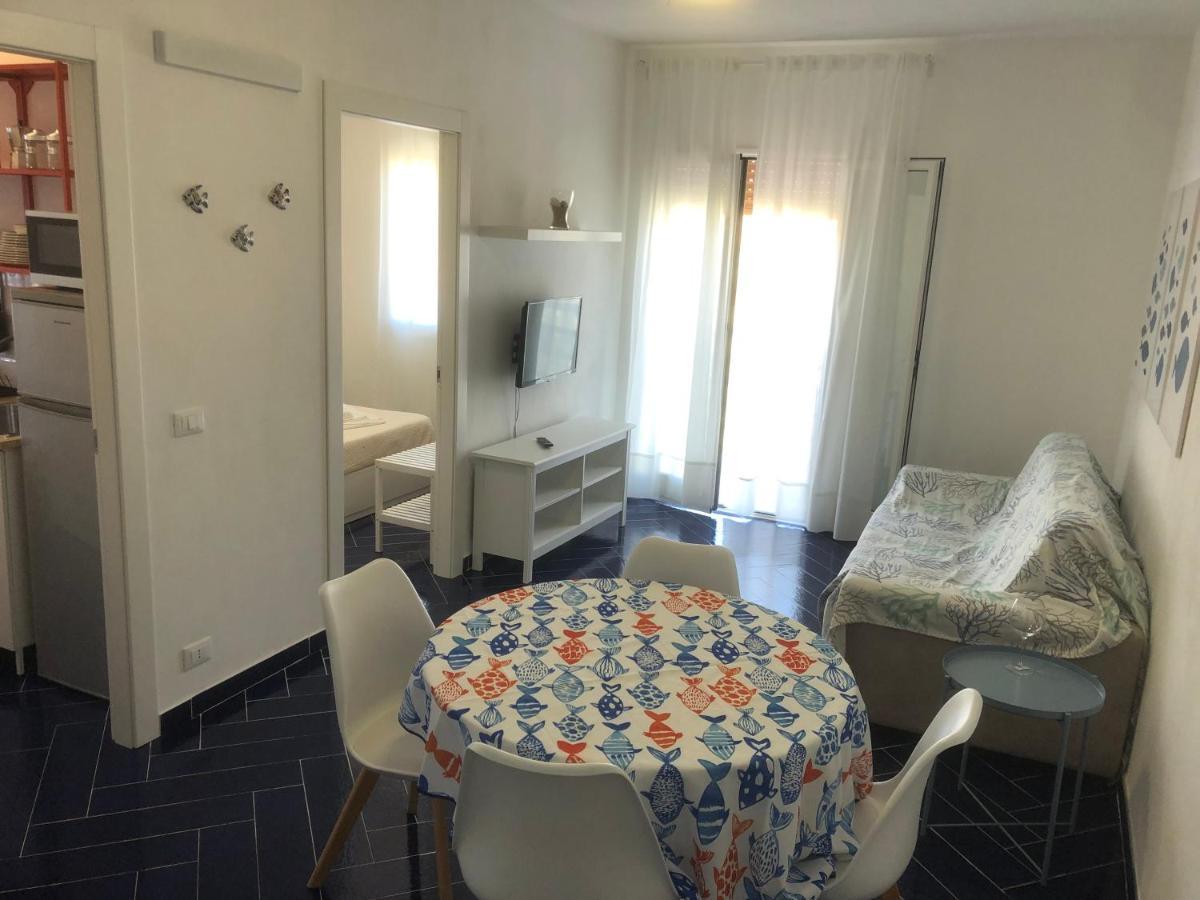 Casa Vacanze Playa 54 卡斯泰拉马莱 外观 照片