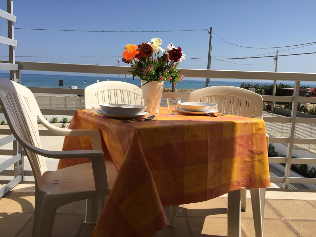 Casa Vacanze Playa 54 卡斯泰拉马莱 外观 照片