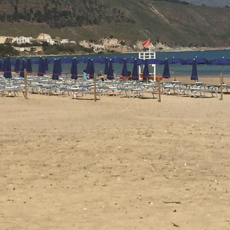 Casa Vacanze Playa 54 卡斯泰拉马莱 外观 照片