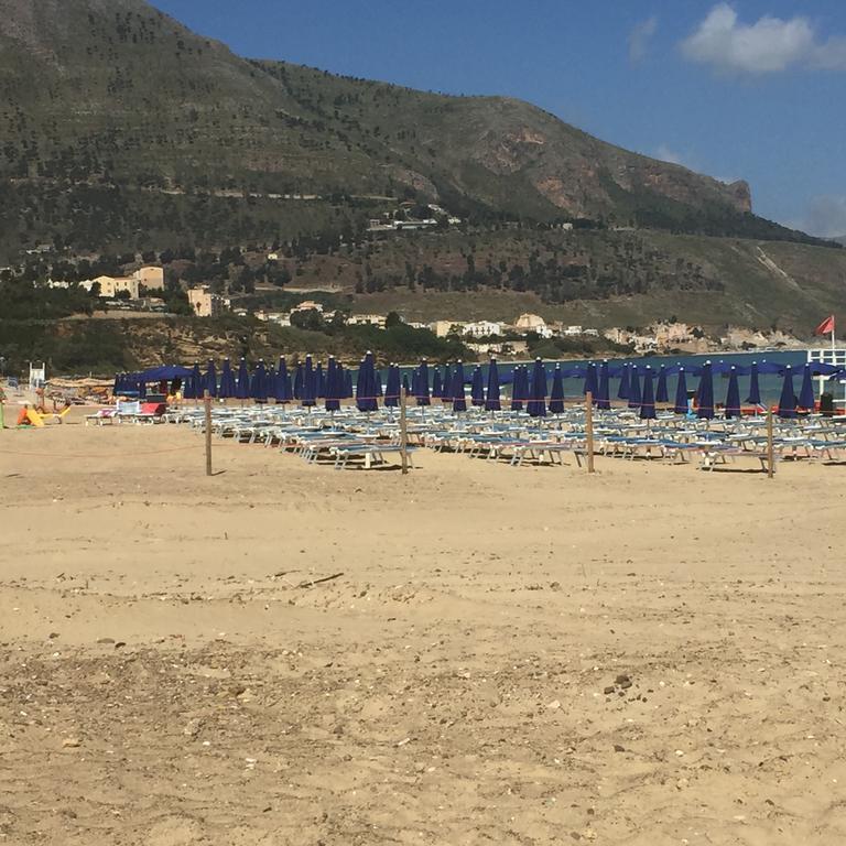 Casa Vacanze Playa 54 卡斯泰拉马莱 外观 照片